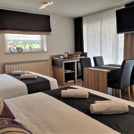 Yellow Dreamhouse Postojna Luaran gambar