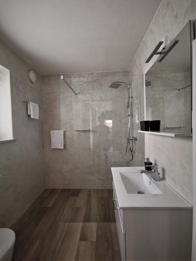 Yellow Dreamhouse Postojna Luaran gambar