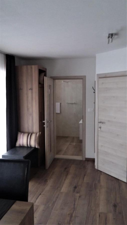 Yellow Dreamhouse Postojna Luaran gambar