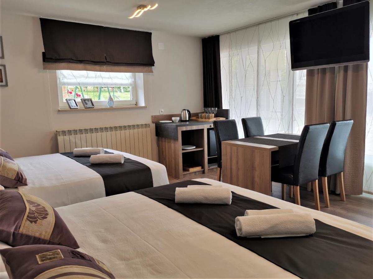 Yellow Dreamhouse Postojna Luaran gambar