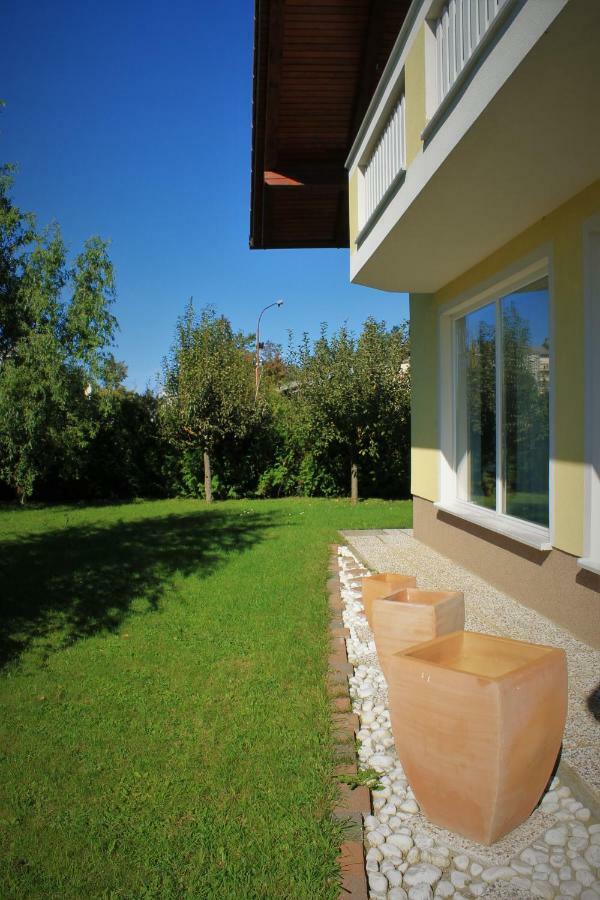 Yellow Dreamhouse Postojna Luaran gambar