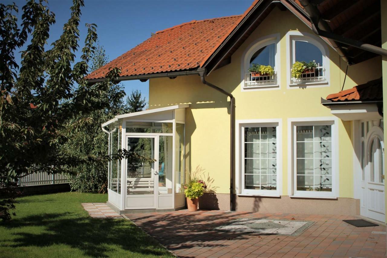 Yellow Dreamhouse Postojna Luaran gambar