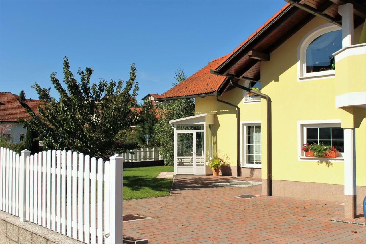 Yellow Dreamhouse Postojna Luaran gambar