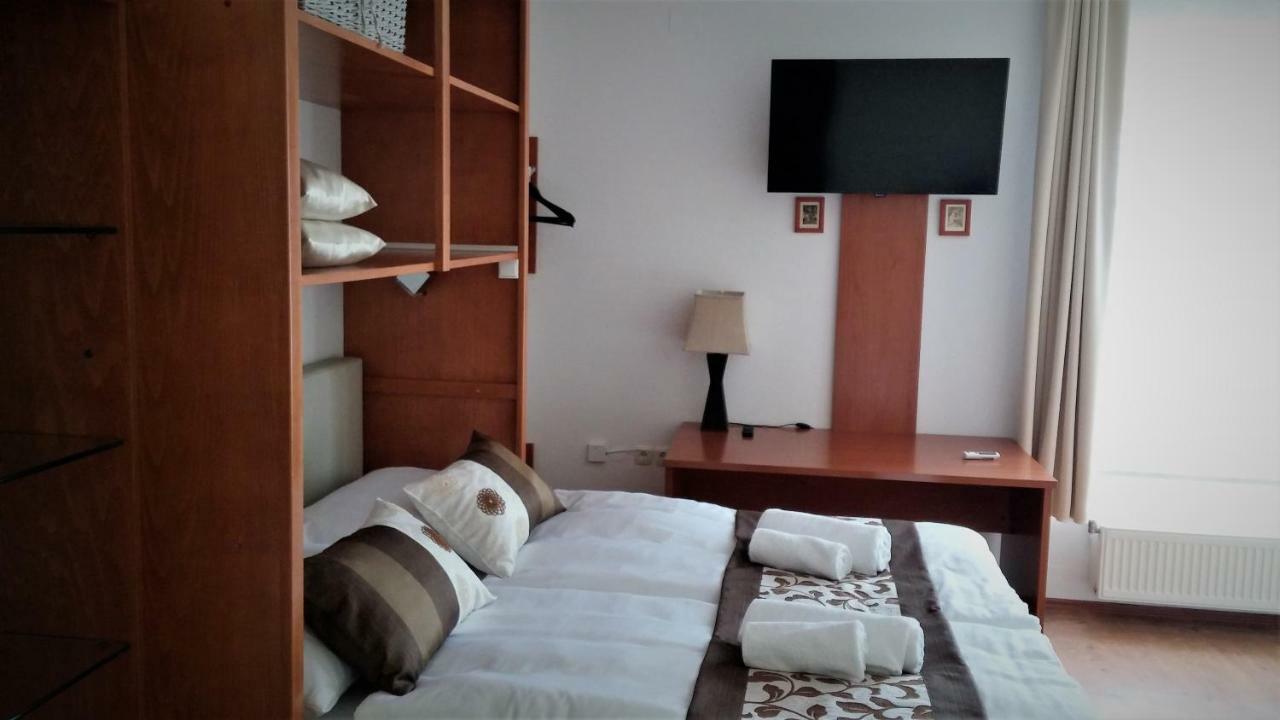 Yellow Dreamhouse Postojna Luaran gambar