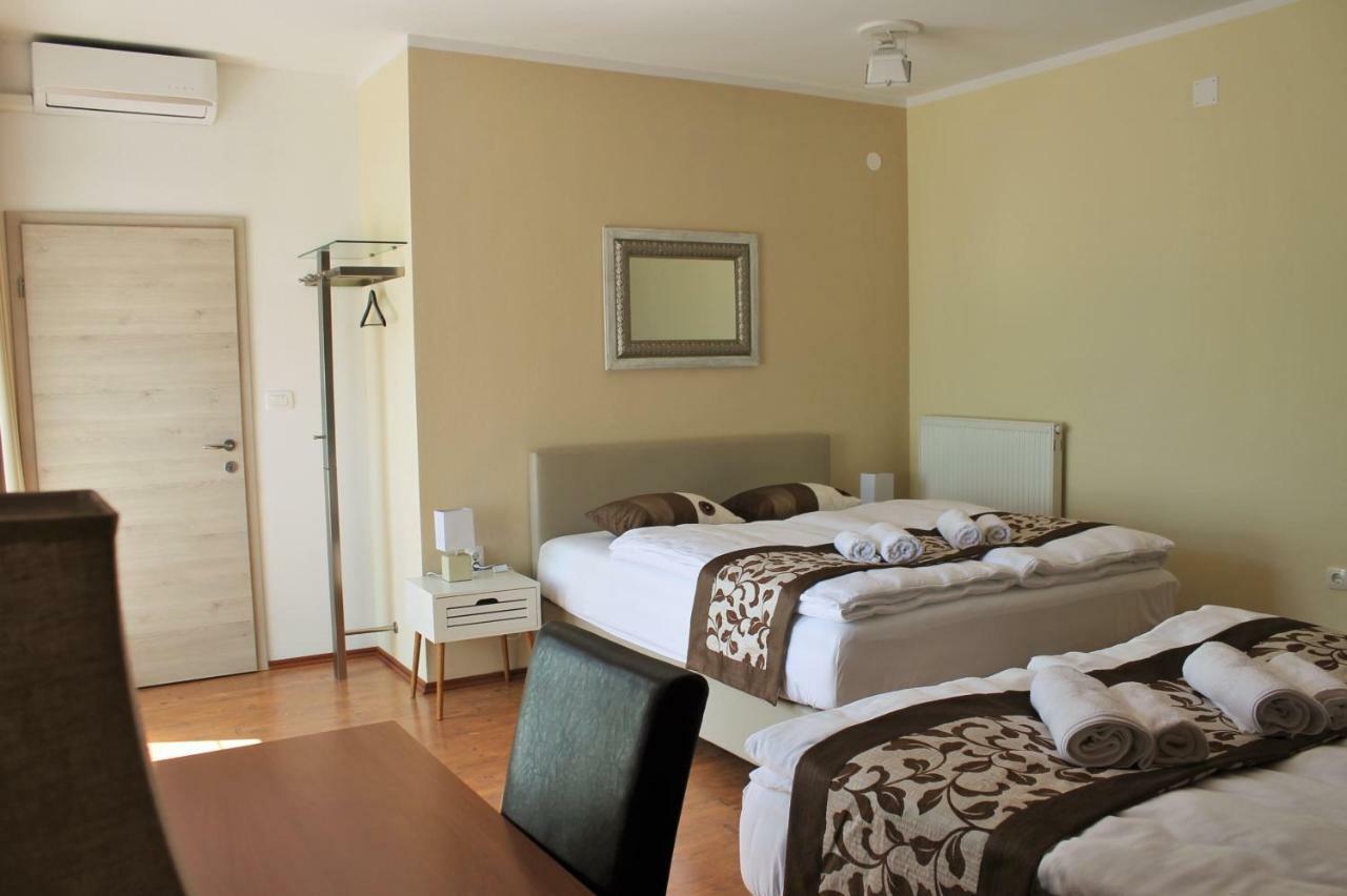 Yellow Dreamhouse Postojna Luaran gambar