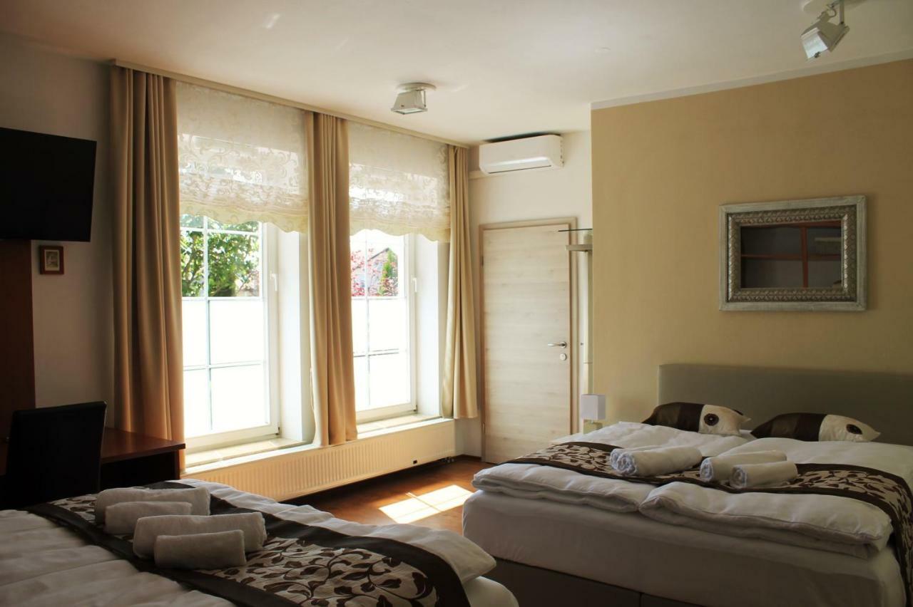 Yellow Dreamhouse Postojna Luaran gambar