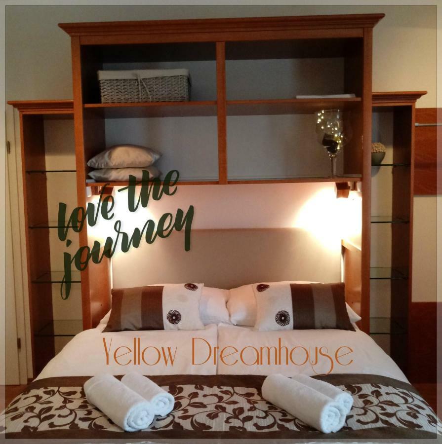 Yellow Dreamhouse Postojna Luaran gambar